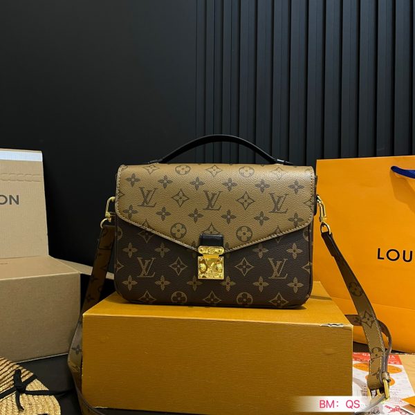 Lv postman small chain bag