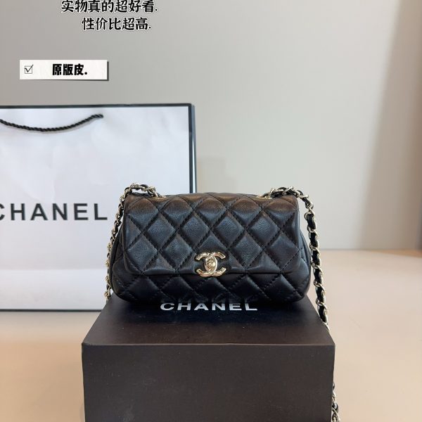 Chanel chain handbag