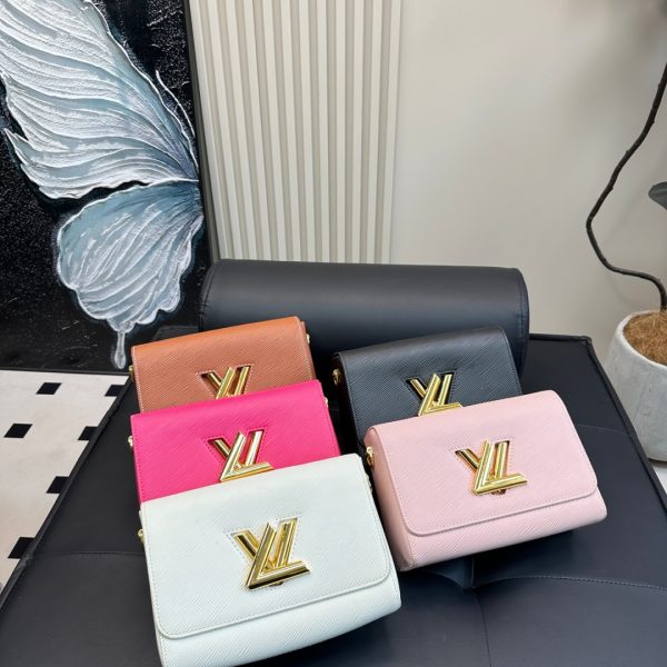 Lv Twist Chain Pack