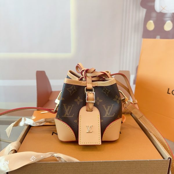 Lv (new product) noe purse