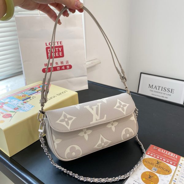 Ivy with Lv milk